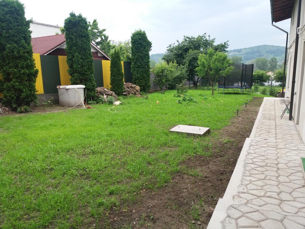 Отель Casa Ariana Куртя-де-Арджеш Экстерьер фото