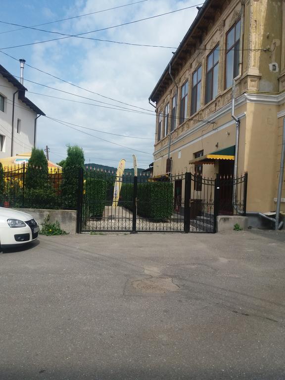Отель Casa Ariana Куртя-де-Арджеш Экстерьер фото