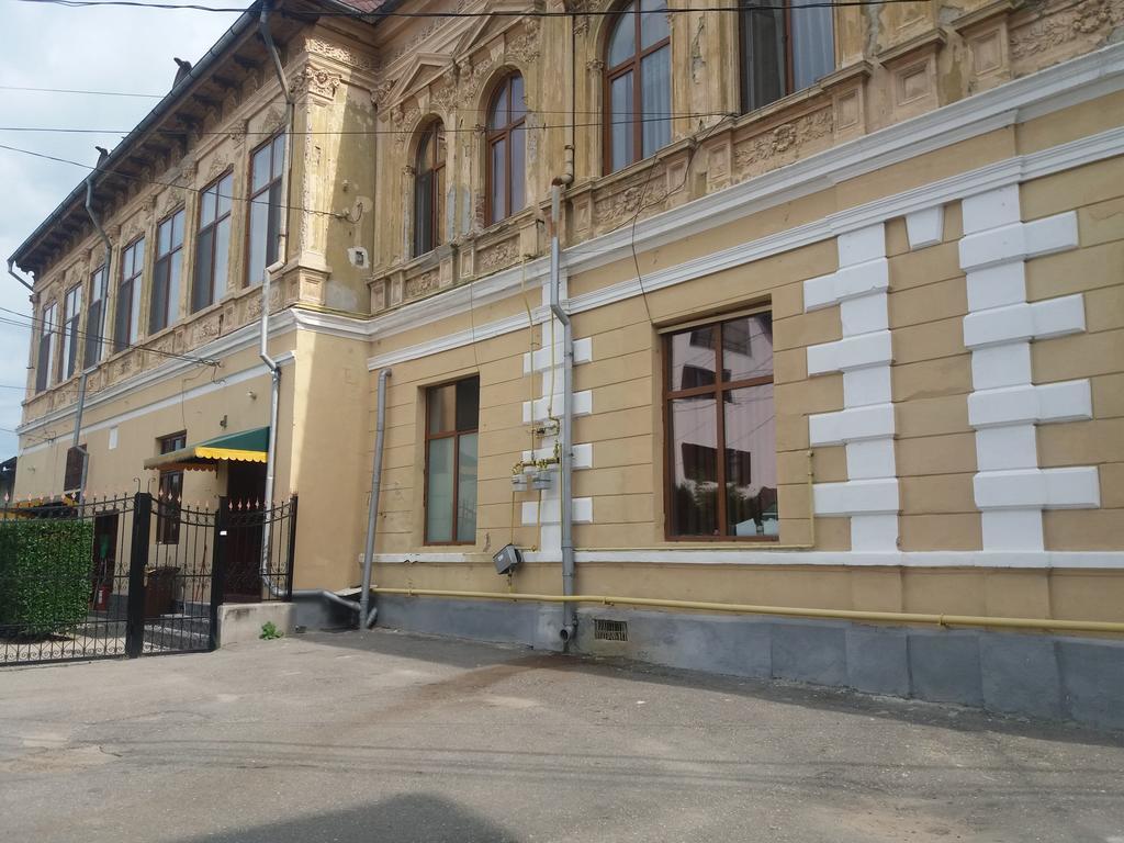 Отель Casa Ariana Куртя-де-Арджеш Экстерьер фото