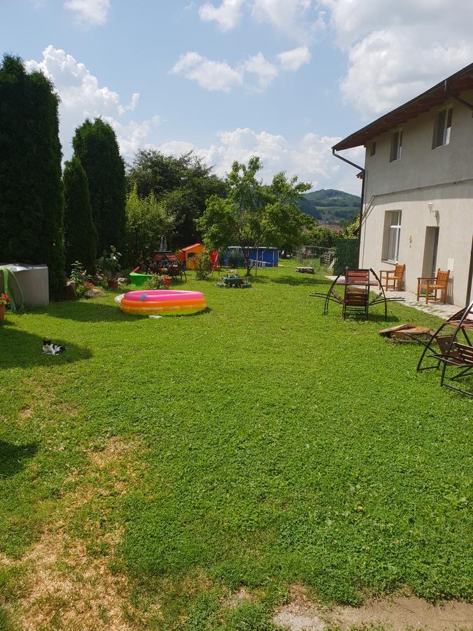 Отель Casa Ariana Куртя-де-Арджеш Экстерьер фото